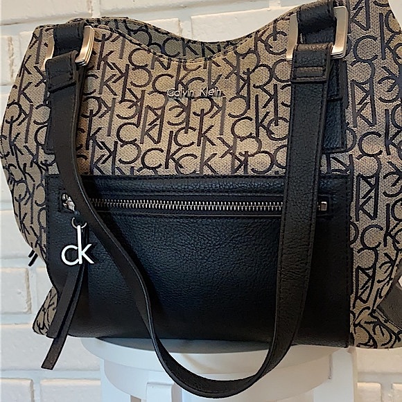 Calvin Klein 3 Compartment Purse - Picture 3 of 11